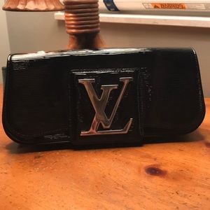AUTHENTIC LOUIS VUITTON Black patent clutch
